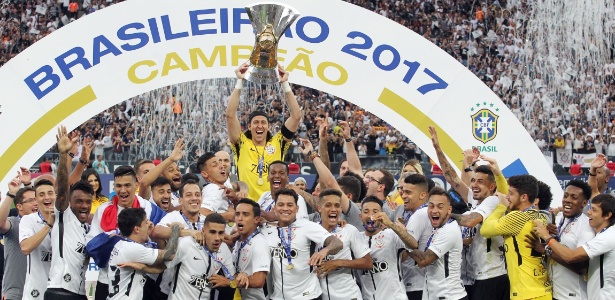 0_1554397101391_cassio-do-corinthians-levanta-a-taca-de-campeao-brasileiro-de-2017-1511732846101_615x300.jpg