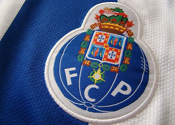0_1483308049235_FCPorto-emblema-camisola.jpg